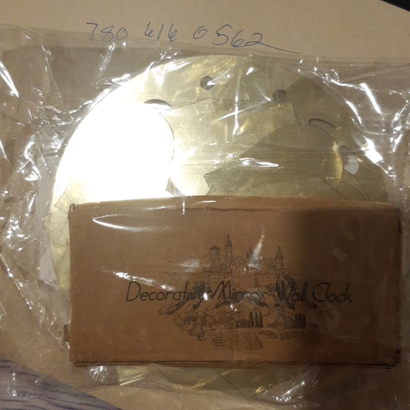 Wall decal clock NWOT - Picture 2 of 3